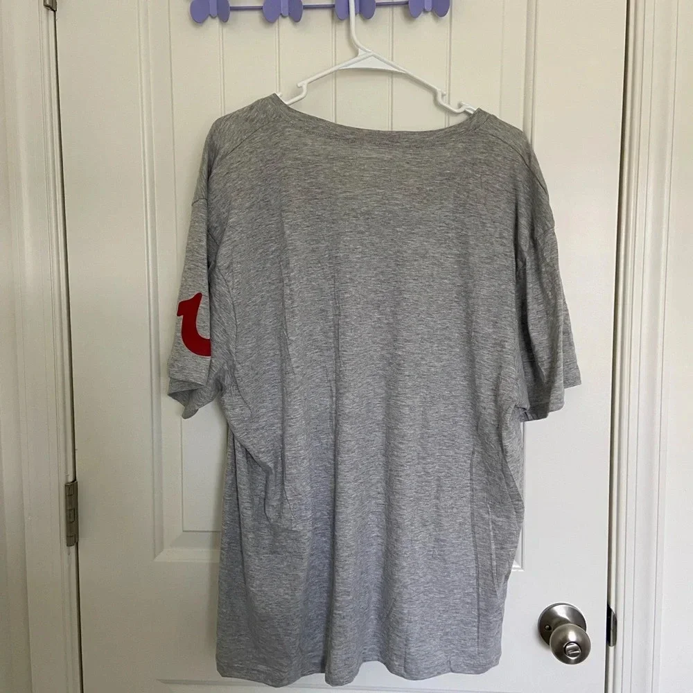 EUC | True Religion men’s solid decal v-neck tshirt‎ — XL